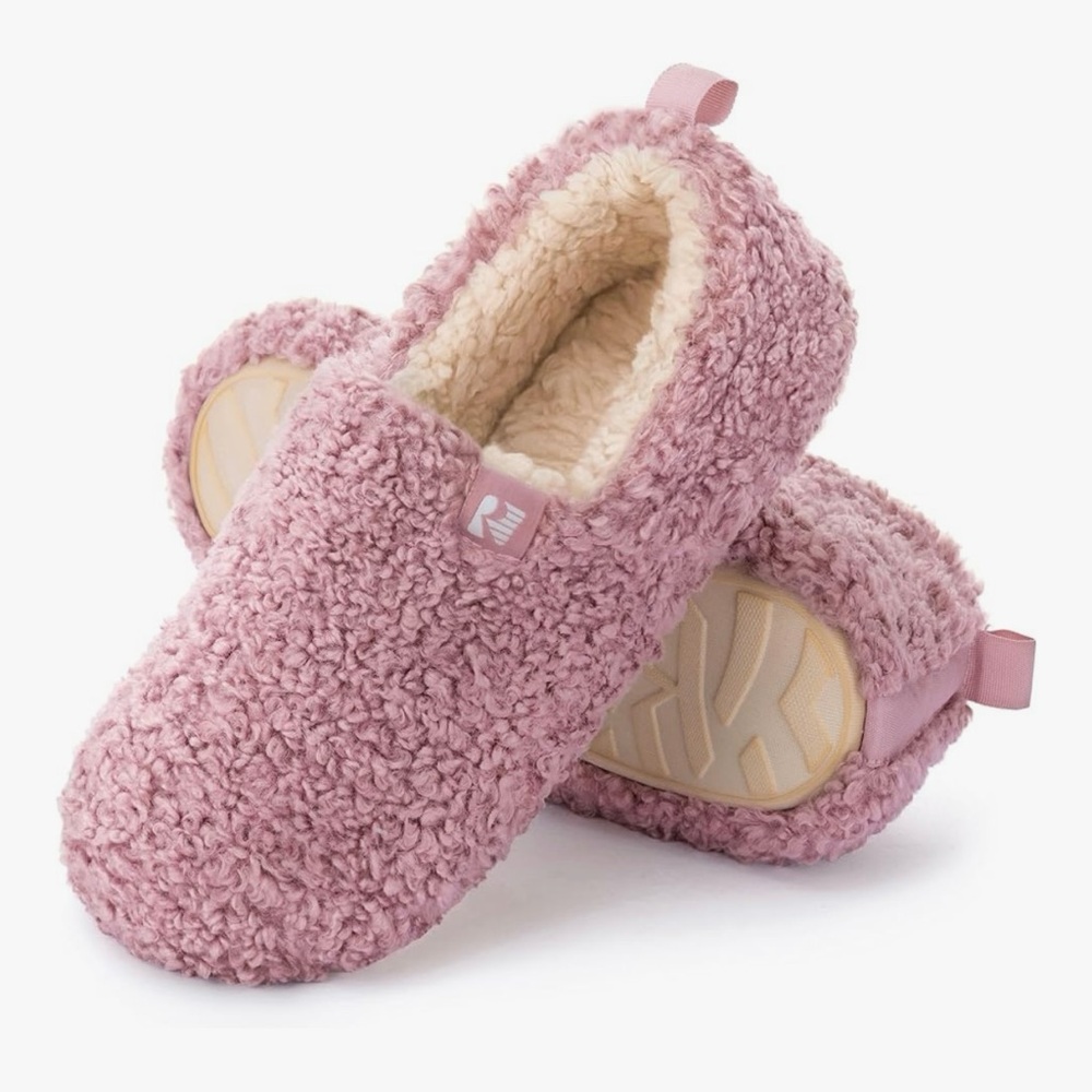RockDove Women's Faux Shearling Closed Back Slipper